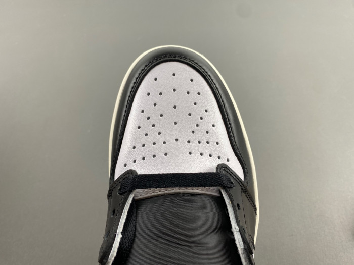 Air Jordan 1 High OG “Black Toe Reimagined” DZ5485-106