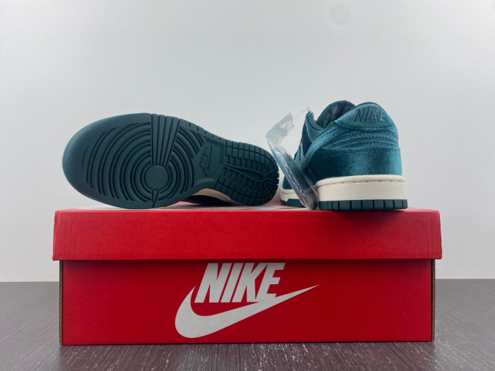 nike dunk low "velvet teal" dz5224-300