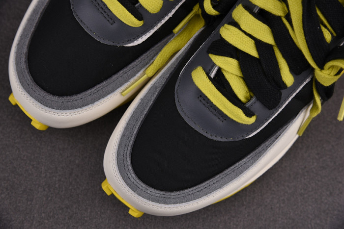 nike vaporwaffle sacai sesame dark iris dd1875-500